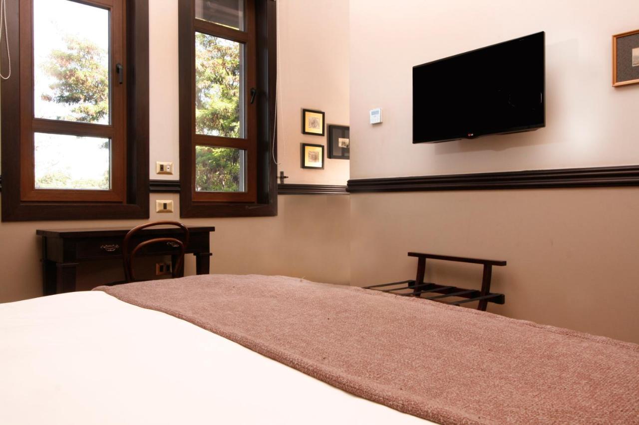 Hotel Boutique Castillo Rojo Santiago du Chili Extérieur photo